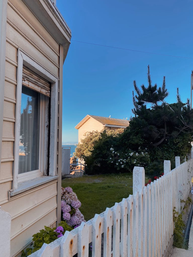 Fence representing healthy boundaries in relationships